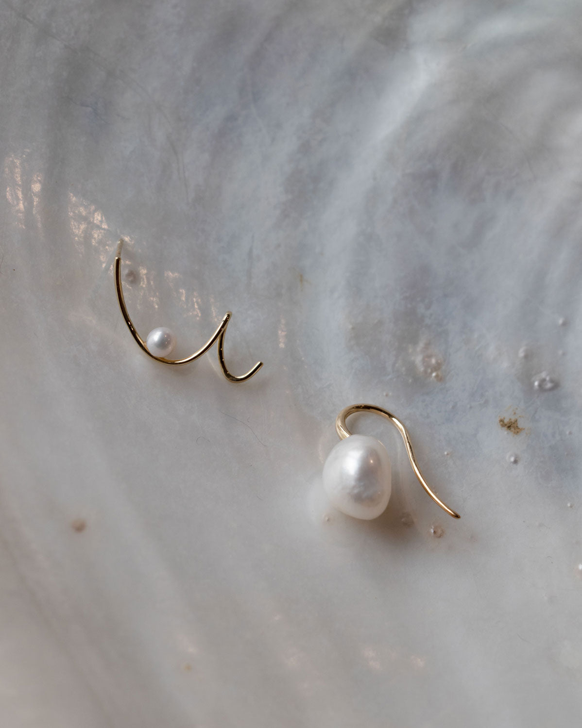 (Pair) Squiggle Pearl Earrings